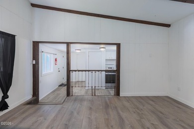 Cute 1 bedroom, 1 bathroom gem ready to be yours! Easy entry - photo 10