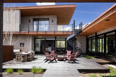 The residence includes five en suite bedrooms, a large - photo 1