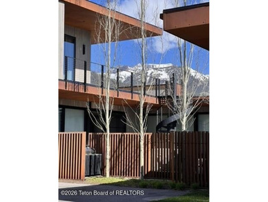 The residence includes five en suite bedrooms, a large - photo 4