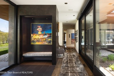 The residence includes five en suite bedrooms, a large - photo 7