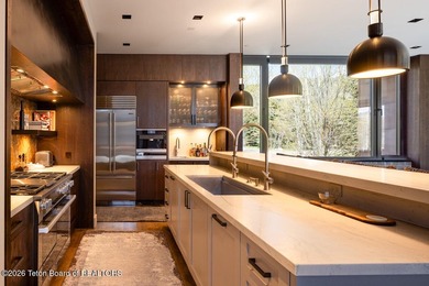 The residence includes five en suite bedrooms, a large - photo 10