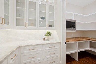 Introducing another exceptional Signature Series home by Thomas - photo 15