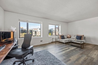 Move-in ready and beautifully updated, this River Towers condo - photo 21