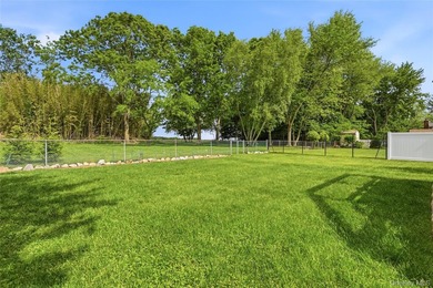 This pristine raised ranch may be just what you're loooking for! - photo 23