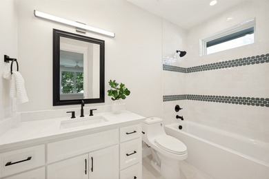 Introducing another exceptional Signature Series home by Thomas - photo 31