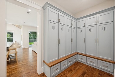 Introducing another exceptional Signature Series home by Thomas - photo 32