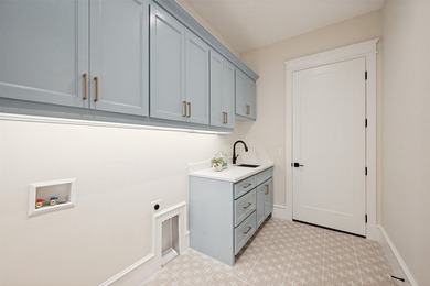 Introducing another exceptional Signature Series home by Thomas - photo 33