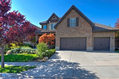 Stunning and meticulously maintained 2 story home located in - photo 4