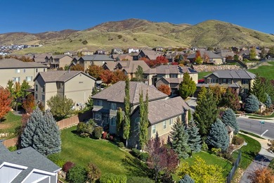 Stunning and meticulously maintained 2 story home located in - photo 5