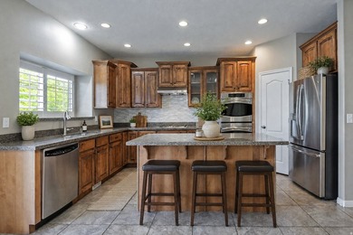 Stunning and meticulously maintained 2 story home located in - photo 8