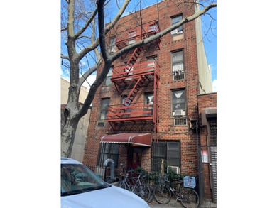 Prime Carroll Gardens Investment Opportunity Discover a rare - photo 1
