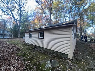 A Lakeview PA State Forest Cabin. 2-3 bedrooms. Kitchenett with - photo 3