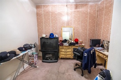 Investors take note: a rare opportunity to own a spacious - photo 7