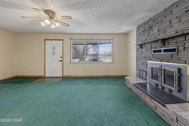 Welcome home to this solid 3-bedroom, 2.5-bath brick home - photo 8