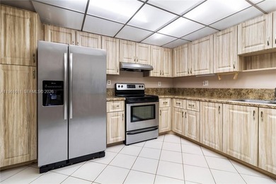 Beautiful and spacious 2/2 in the desirable Fountains of