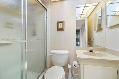 Beautiful and spacious 2/2 in the desirable Fountains of