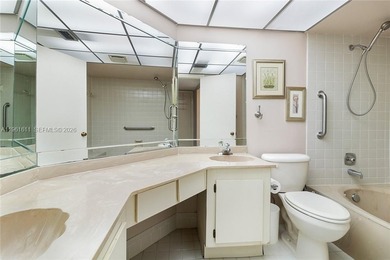 Beautiful and spacious 2/2 in the desirable Fountains of