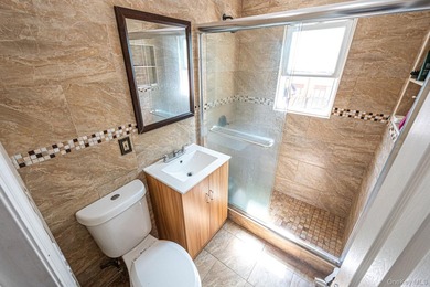 Welcome to this spacious and versatile Cape-style home offering - photo 11