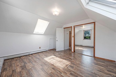 Welcome to this spacious and versatile Cape-style home offering - photo 13