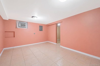 Welcome to this spacious and versatile Cape-style home offering - photo 18