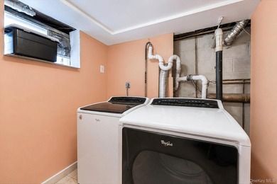 Welcome to this spacious and versatile Cape-style home offering - photo 20