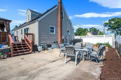 Welcome to this spacious and versatile Cape-style home offering - photo 26