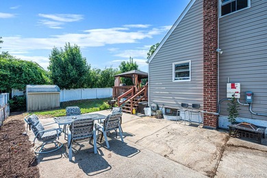 Welcome to this spacious and versatile Cape-style home offering - photo 28