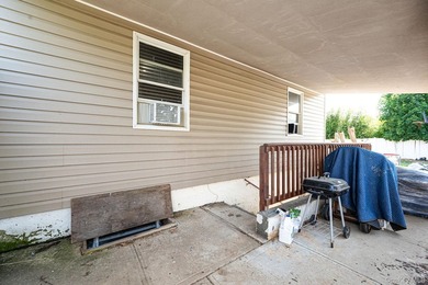 Welcome to this spacious and versatile Cape-style home offering - photo 31