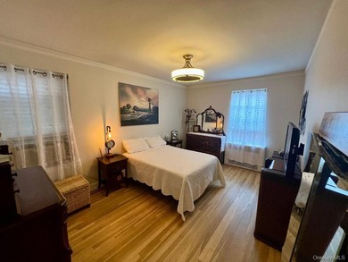 Beautiful renovated 1-bedroom end unit in Forest Hills. This - photo 5