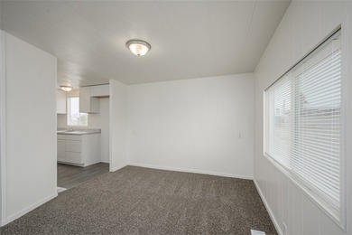 Located in the Central area of Bullhead City, this Manufactured