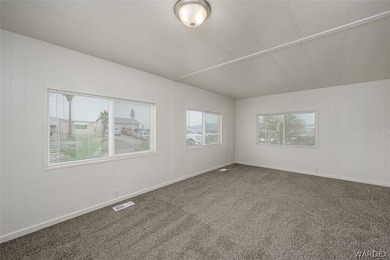 Located in the Central area of Bullhead City, this Manufactured