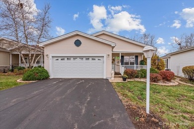 (private lake, pond, creek) Home For Sale in Grayslake Illinois