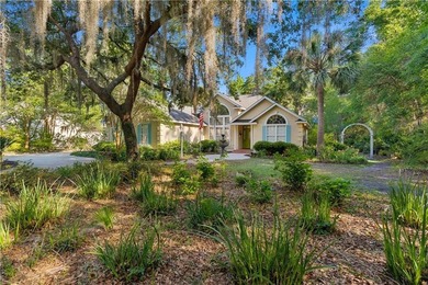 This 3-bedroom, 2-bath home offers a spacious living area - photo 2