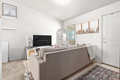 1079 W 965 N 402 - photo 4
