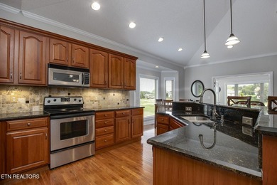Welcome to 424 Wewoka Circle -- a stunning golf-front home - photo 19