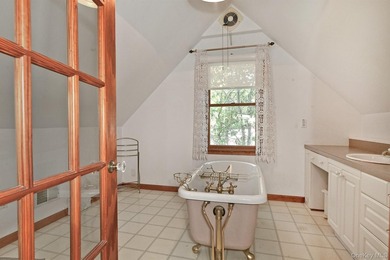 Charming and beautifully maintained 3-bedroom, 2-full-bath home - photo 21