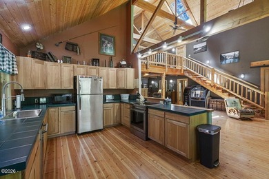 Exceptional 16.71-Acre Riverfront Retreat with spectacular 100+ - photo 5