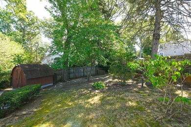 Charming and beautifully maintained 3-bedroom, 2-full-bath home - photo 26