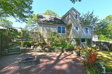 Charming and beautifully maintained 3-bedroom, 2-full-bath home - photo 28