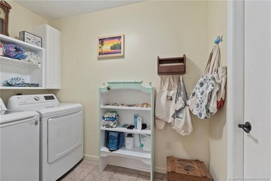 Beautiful 3-bedroom, 2-bath, 2-car garage POOL home in desirable - photo 33