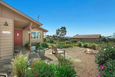 Enjoy easy coastal living in this beautifully maintained - photo 3
