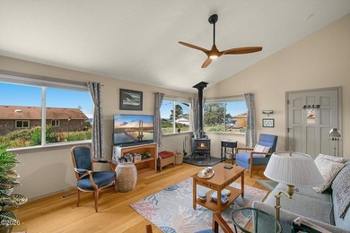 Enjoy easy coastal living in this beautifully maintained - photo 6