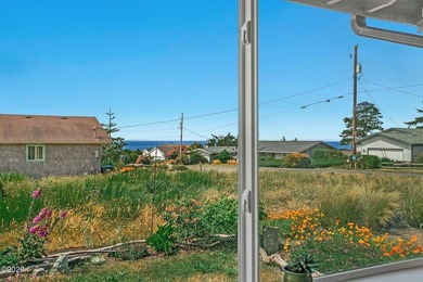Enjoy easy coastal living in this beautifully maintained - photo 8