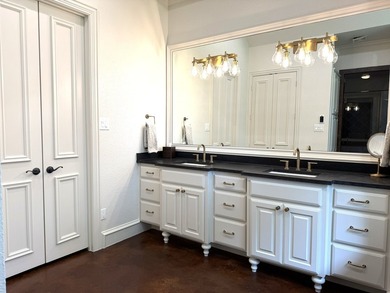Stunning updated 6 bdrm, 4.5 bath custom home in sought after - photo 22