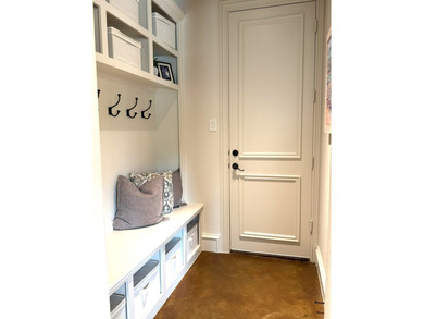Stunning updated 6 bdrm, 4.5 bath custom home in sought after - photo 24