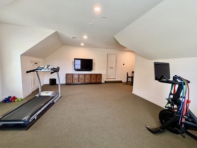 Stunning updated 6 bdrm, 4.5 bath custom home in sought after - photo 27