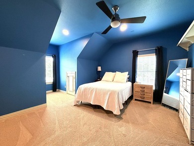 Stunning updated 6 bdrm, 4.5 bath custom home in sought after - photo 29