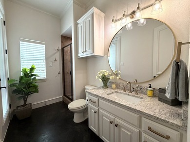 Stunning updated 6 bdrm, 4.5 bath custom home in sought after - photo 30
