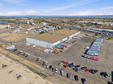8.27 Acre Property - 101,943 SF Distribution Warehouse. Yard - photo 1