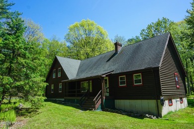 LARGE LOG HOME NESTLED IN A HIGHLY DESIRABLE COMMUNITY JUST - photo 1
